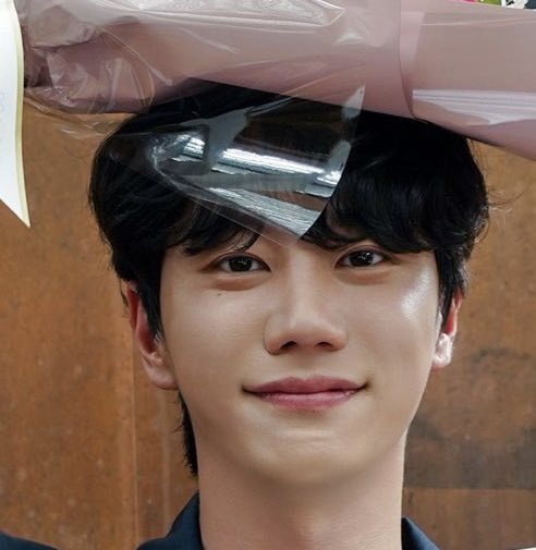 하아 얼굴 뽀얘서ㅜ 
뿌에엥 울고 나서 사진 찍은거 넘 좋은뎀
울고나면 사진 꼭 찍쟈 하 너무 이쁜데
우리 물만두.. 찐빵... 하여튼 씨발 하