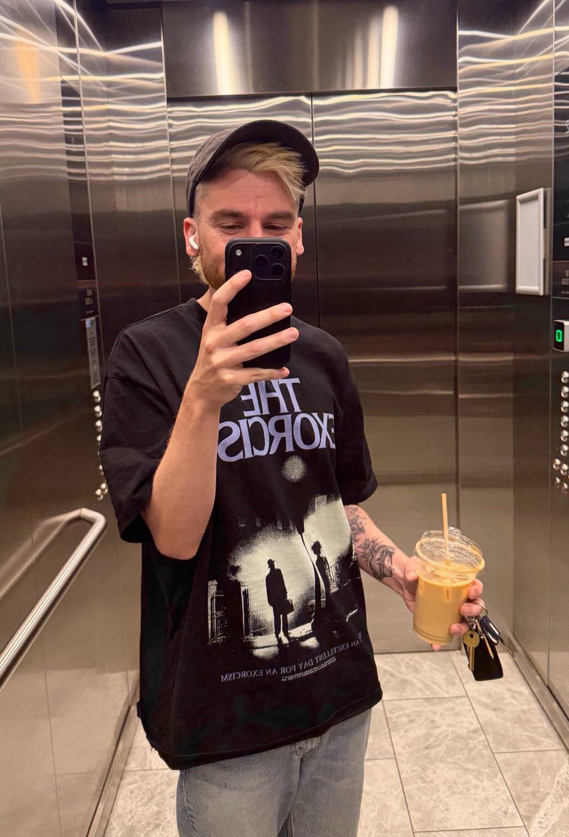Punkjumpplease's tweet photo. Omw to wreck my tummy 🤩 https://t.co/CYS18SbIey