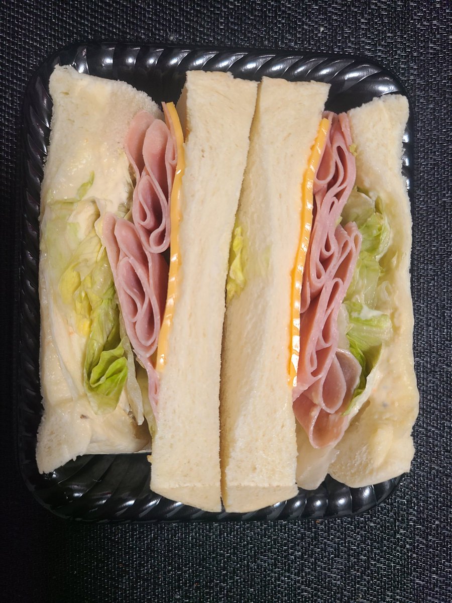 mozyakuma1's tweet image. 今日から仕事休みです～✨
お昼ごはんはサンドイッチ🥪
金曜日、よろしくお願いします🙇‍♂️
#おうちごはん #パン
#チーズ #サンドイッチ