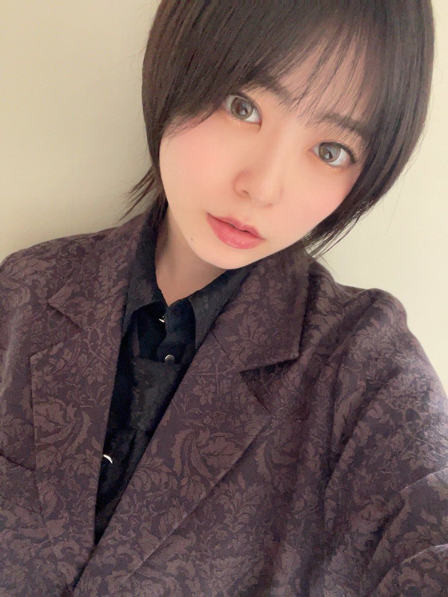 tea_time410's tweet photo. 髪の毛短くしたから余計に
今日ホストみたい笑 https://t.co/HlMHPBtd2o