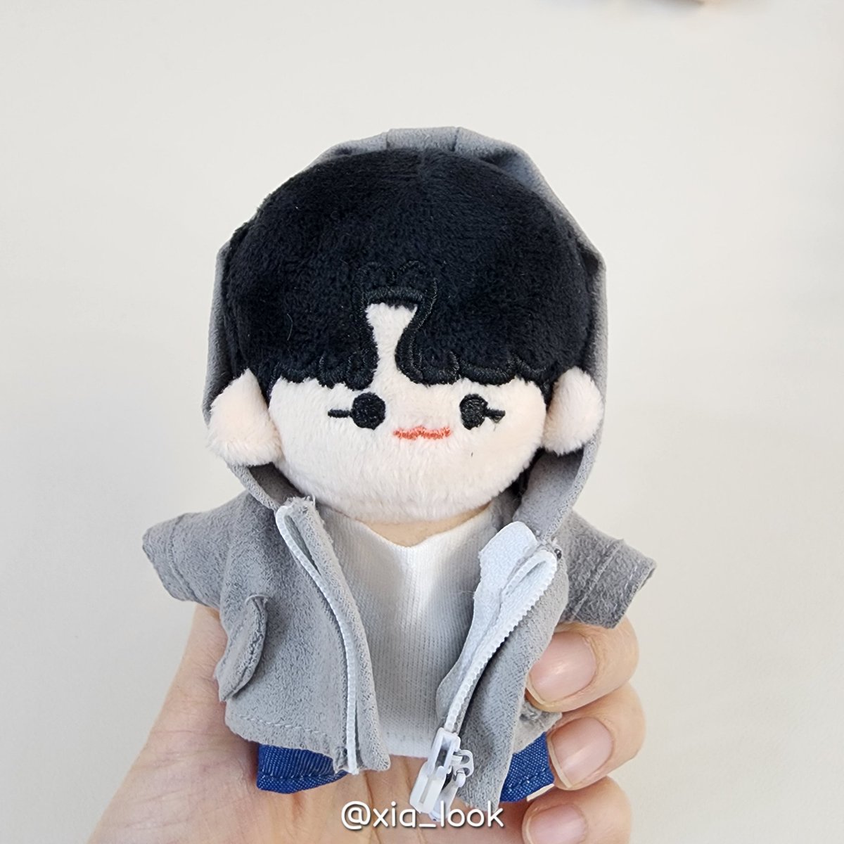 xia_look's tweet photo. 데스노트 개막 전부터 10cm 꼬몽엘 의상도 진행해달라는 문의가 많아 계속 샘플 작업 중인데 수정할 부분이 하나씩 생겨서 늦어지고 있습니다 🥹🥹 막공 전날까지 배송 완료되는 일정으로 업체에 부탁드려놔서 빠르면 이번 주말에 모집 시작해서 3~5일만 짧게 받고 진행할 것 같습니다 🙌🏻 https://t.co/KY4N8fG0Iq