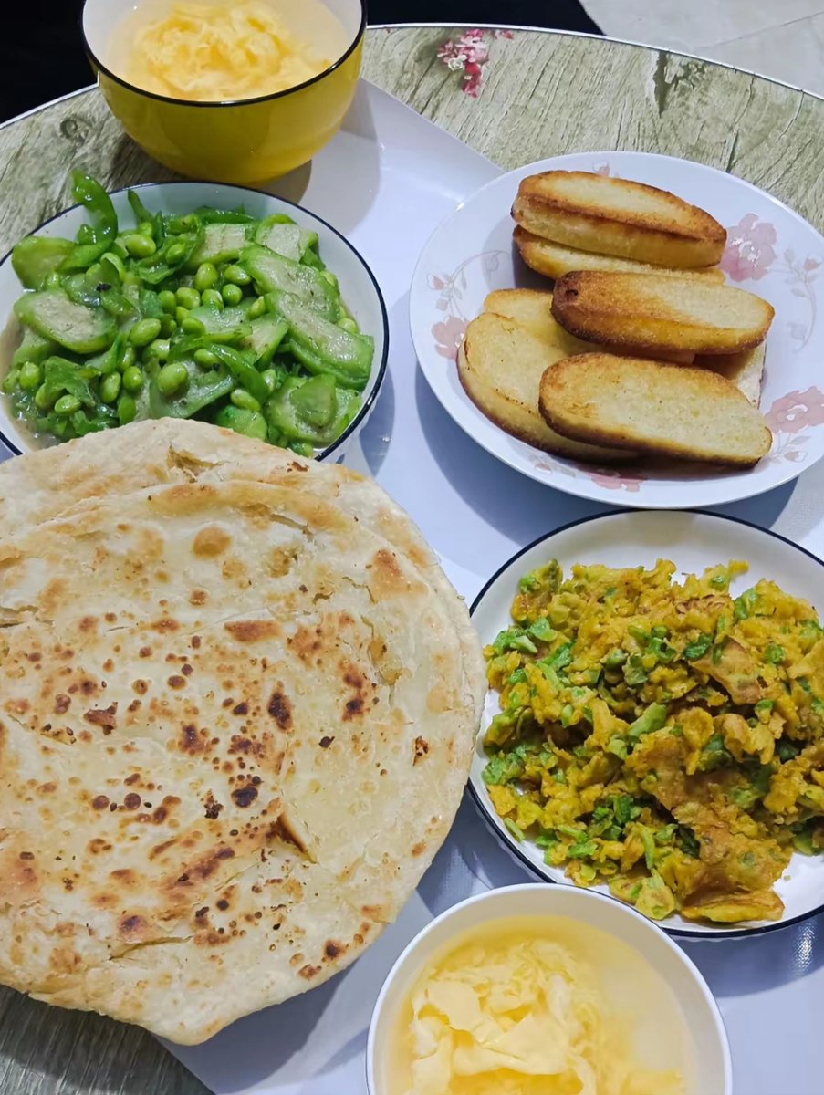 elud074's tweet image. "Cozy Sunday vibes: pancakes + board games + no phones = perfect family time  #FamilyFirst"