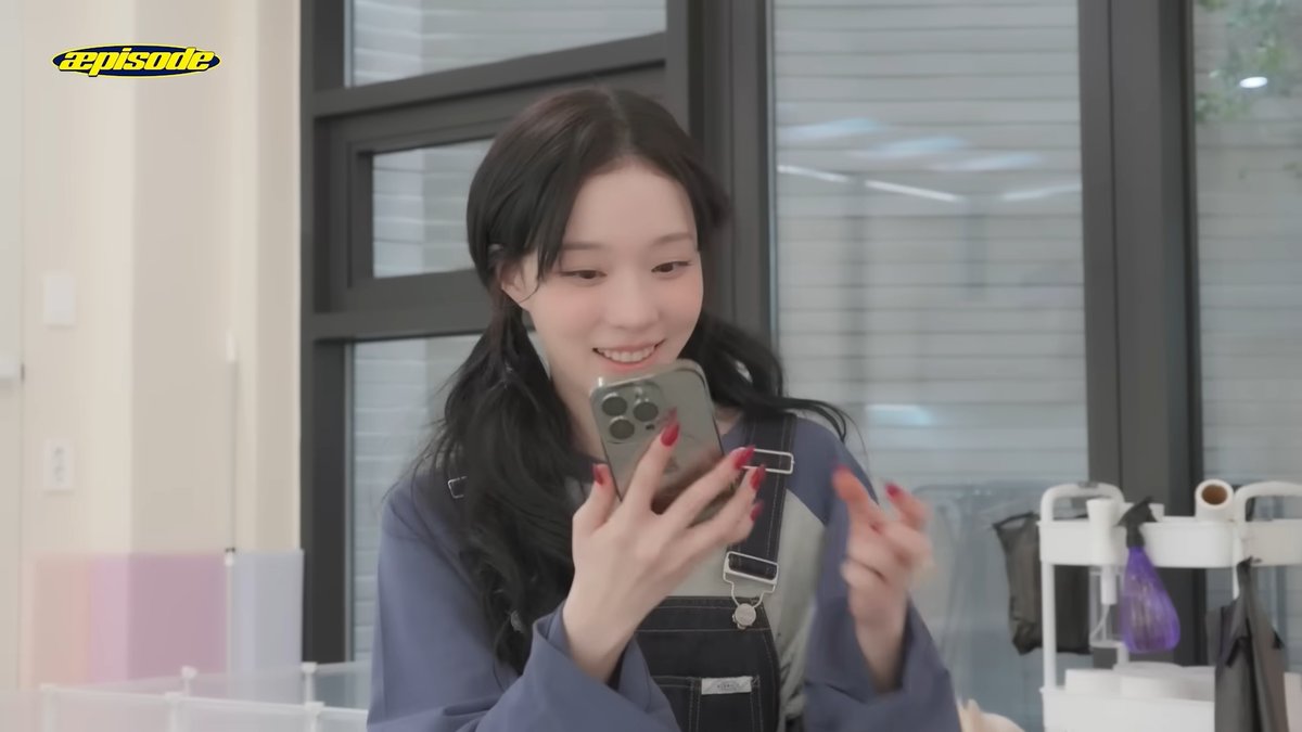 txsllii's tweet photo. ⭐️aespa 윈터 ⋆⁺₊⋆ ♡̷̷̷
260423 YouTube aespa

마리떼 프랑소와 저버 [MARITHE FRANCOIS GIRBAUD]
🔎 DENIM OVERALL PANTS indigo

https://t.co/cMlaCgQIxj

#윈터 #윈터데님 #윈터오버롤 #윈터멜빵 #오버롤추천 #멜빵추천 #윈터패션 #윈터사복 #오버롤 #멜빵 #마리떼 #marithe #kfashion https://t.co/r92BaR1tPb