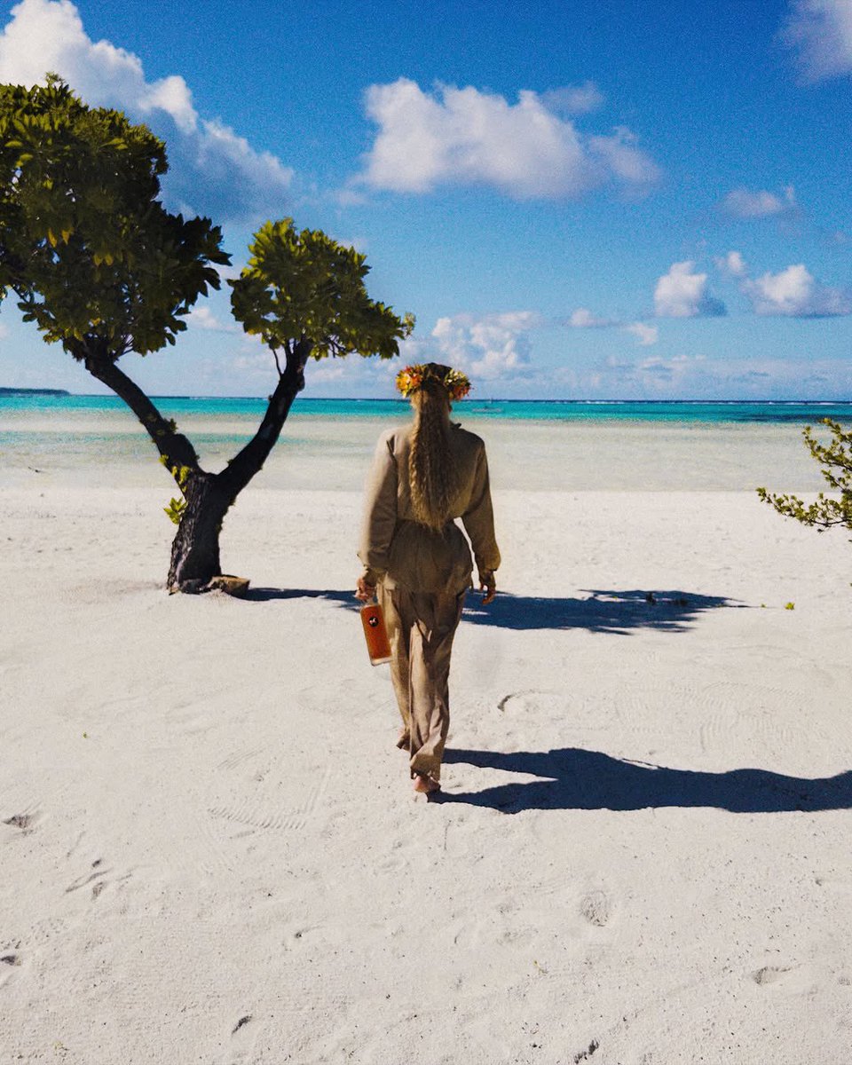 Xenotimezone's tweet image. #Beyoncé celebrates the 10th anniversary of her album ‘#LEMONADE’ via #Instagram:

“Cheers to ten years! With love and deep gratitude 🙏🏽🍋🐝”