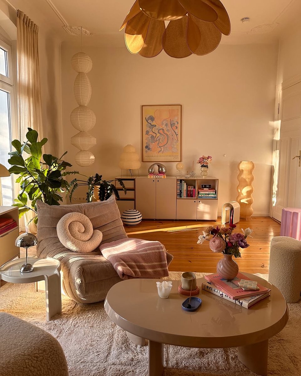 dragonetreum's tweet image. Sunday afternoons = board games + silly snacks + our favorite couch  #FamilyTime #SlowDays #CozyVibes