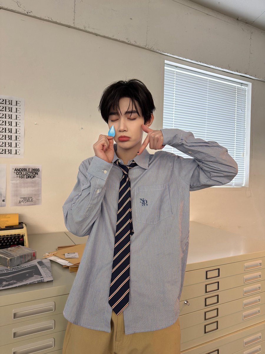 haoscan's tweet photo. the difference 😭

➕chat                                    weverse https://t.co/eJKIZy7hhr