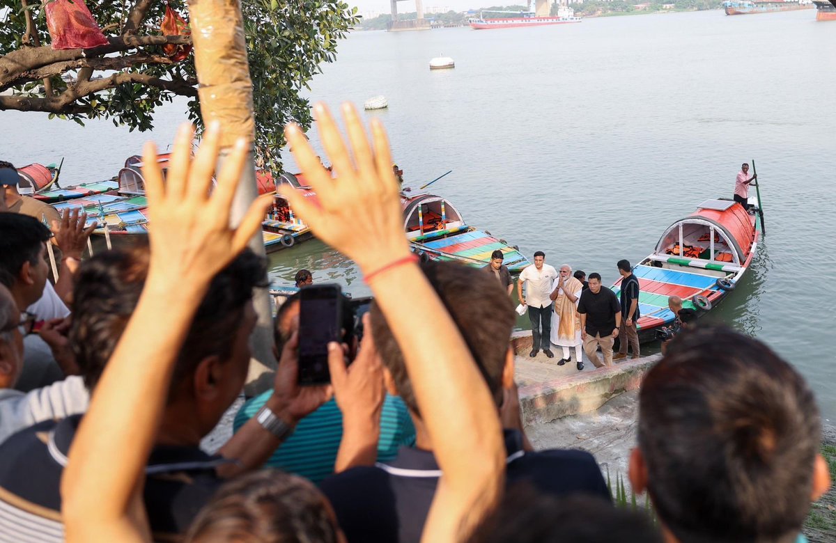 Narendra Modi tweet media