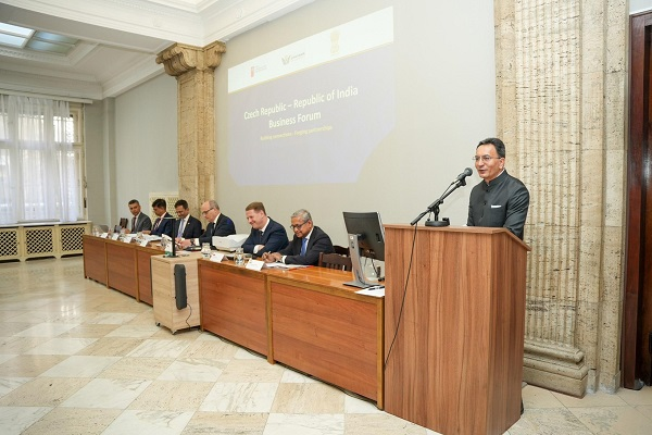 InvGurInd's tweet image. Jitin Prasada concludes Czech visit, pushes trade and investment ties

investmentguruindia.com/newsdetail/jit…

#Industry #Investment #Investment @CimGOI  @JitinPrasada  #BilateralTrade #IndustricalCooperation @KarelHavlicek_  #Investmentguruindia