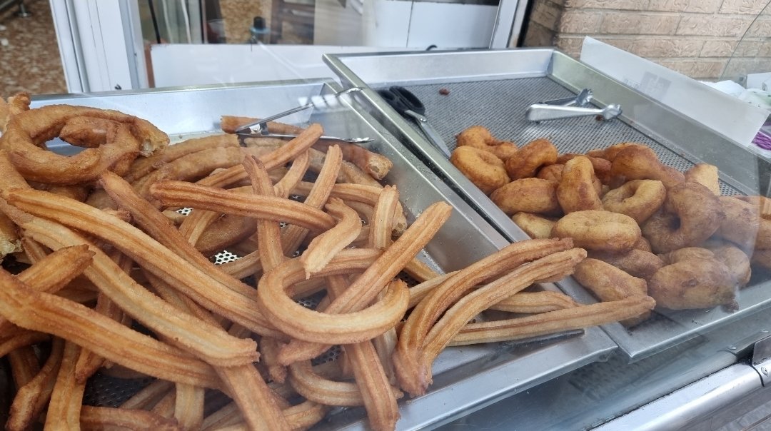 CanoRodriguezMA's tweet image. Buen Fin de Semana para TODOS

Los churros son muy buenos pero..… hoy los buñuelos de Valencia se llevan todo el protagonismo. Crujientes, dulces y adictivos.

¿Cuál te gusta más?