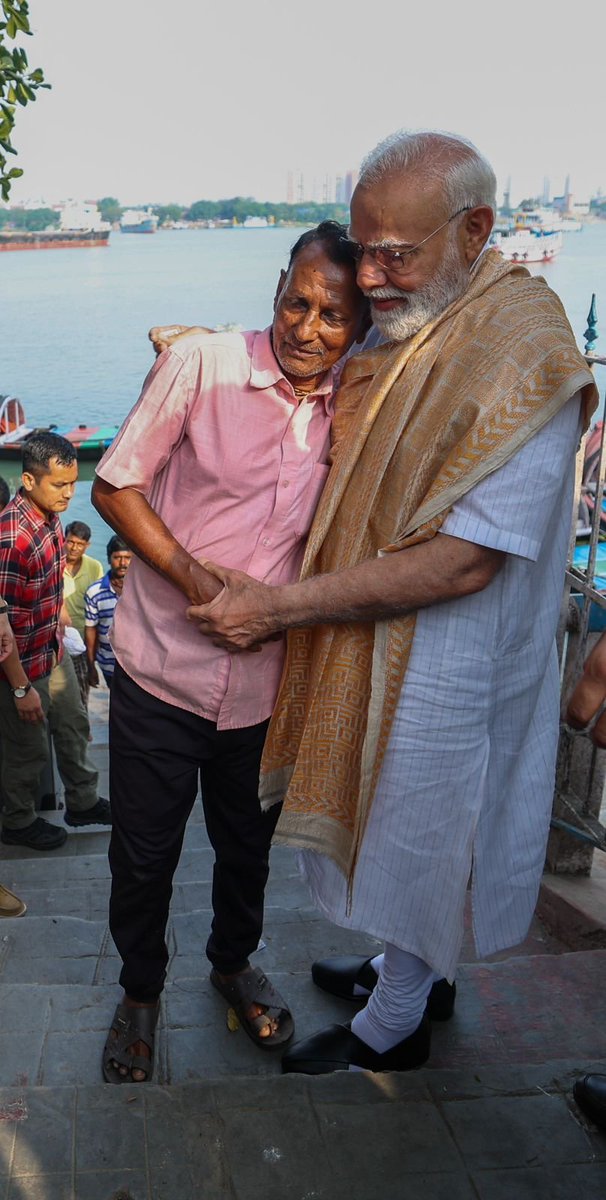 Narendra Modi tweet media