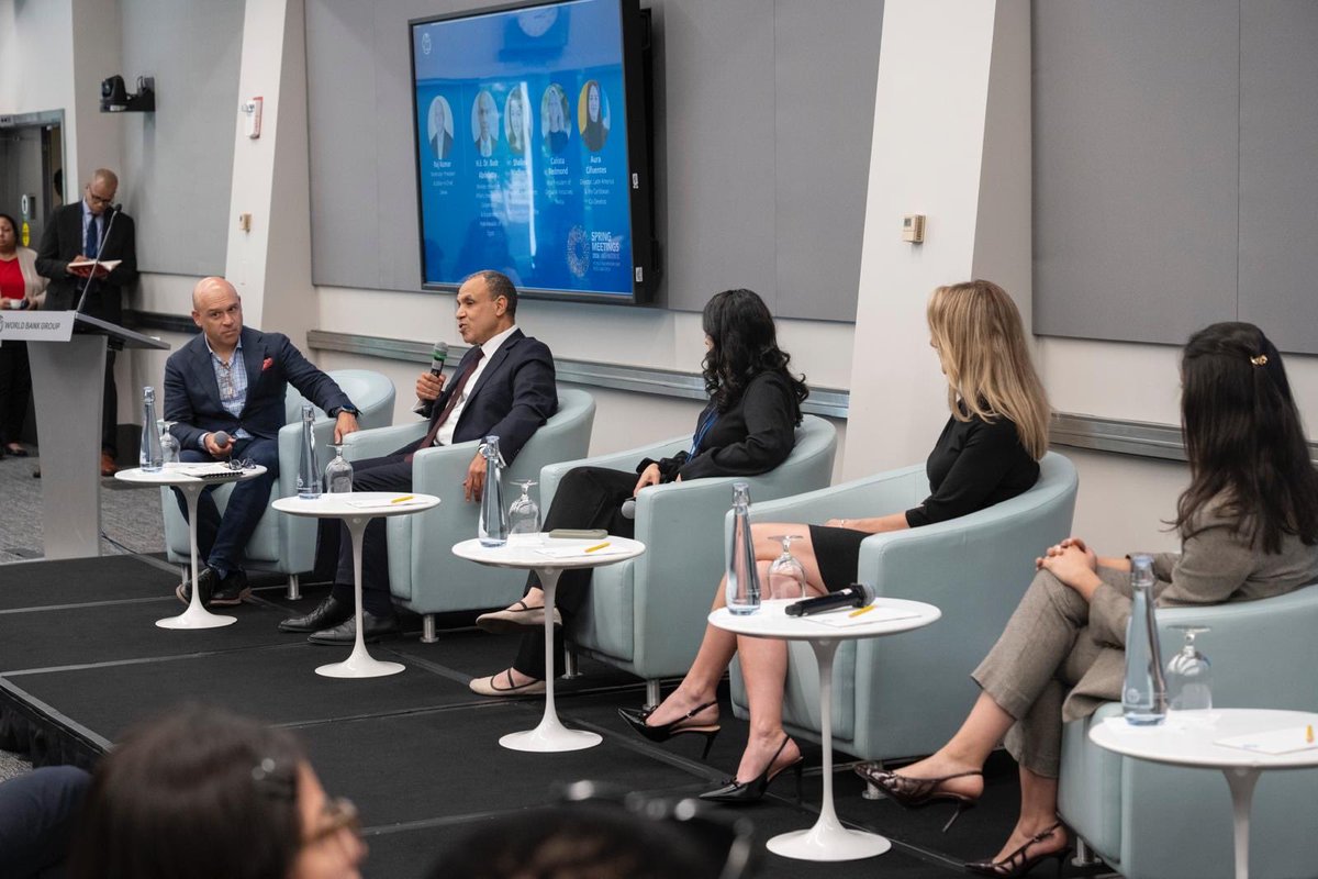 CifuentesAura's tweet photo. #DPI + #SmallAI during the #WBGMeetings. The countries moving fastest in #LAC aren’t the ones with the biggest AI budgets. They’re the ones doing the unglamorous work first: clean registries, digital ID, open standards. When that foundation exists, AI multiplies everything. https://t.co/qeC5wBZECH