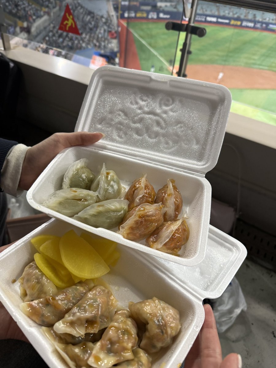OvO_vw's tweet photo. 야구입덕 실패!!!! 맛있게 먹고 왔습니다**^..^... 고척 크림새우 진짜 존맛.. 또 간다면 나 혼자 8마리 다 먹을 수 있을 것 가틈ㅎㅎ 다음엔 잼경기 ㅂㅌ드립니다🙏 https://t.co/RwjzFJEojk