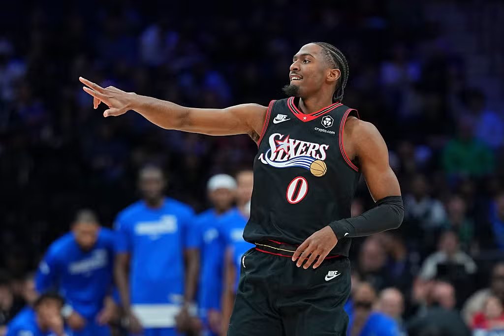 Tyrese Maxey O 32.5 PA (-120 @ DK)

collab w/ <a href="/SurgicalYous/">Yous💉</a> 

Boston's PnR coverage is to play drop and usually bring nail help at from a weakside defender. When the nail help comes Maxeys initial defender than peals to the wing to cover a shooter but Philly moved the off ball