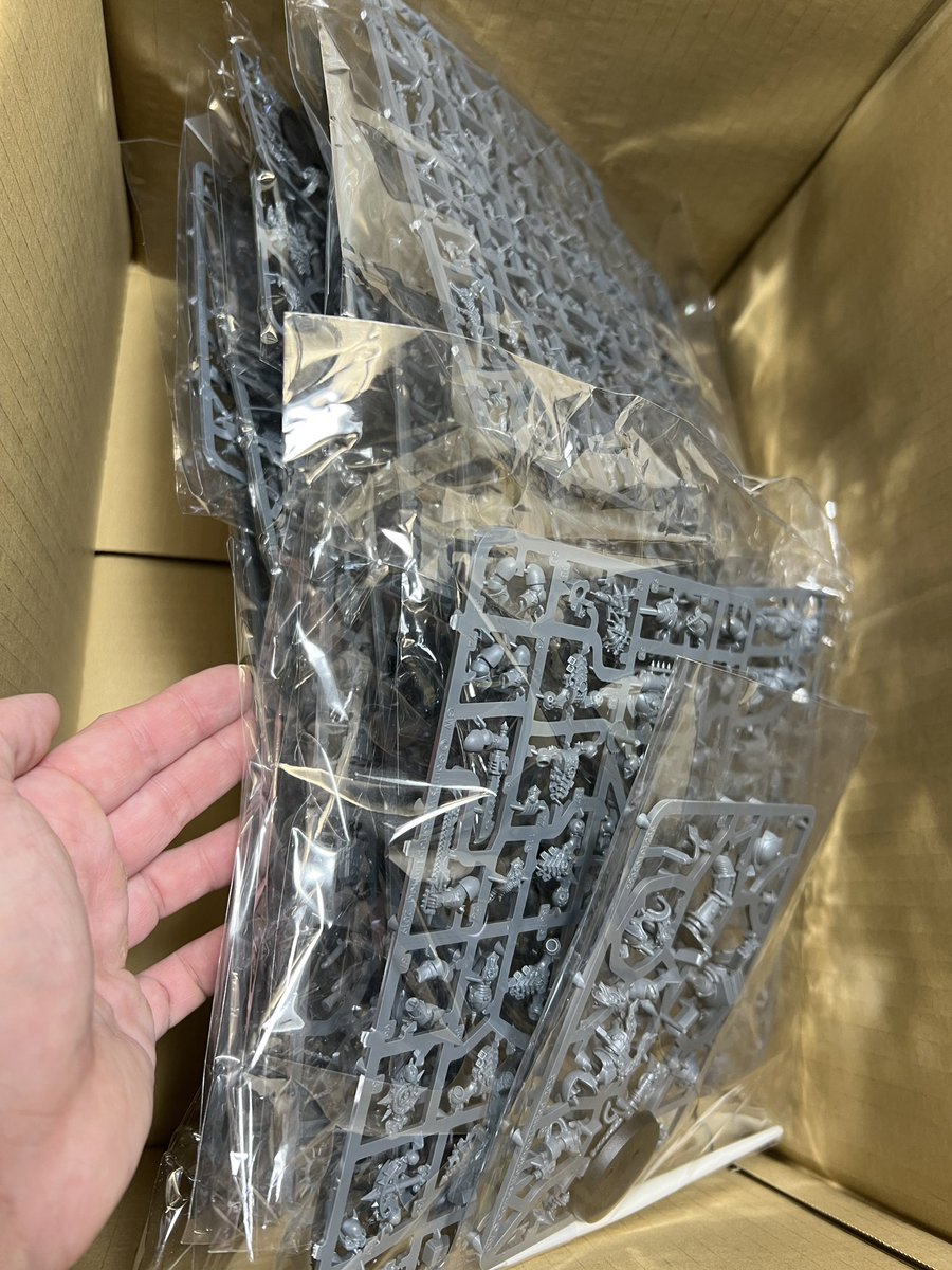 kayabinTV's tweet photo. 週刊コンパト届いたけどすごい物量だ笑
塗り切れる気がしない笑

#ウォーハンマー https://t.co/EC74AuHXOC