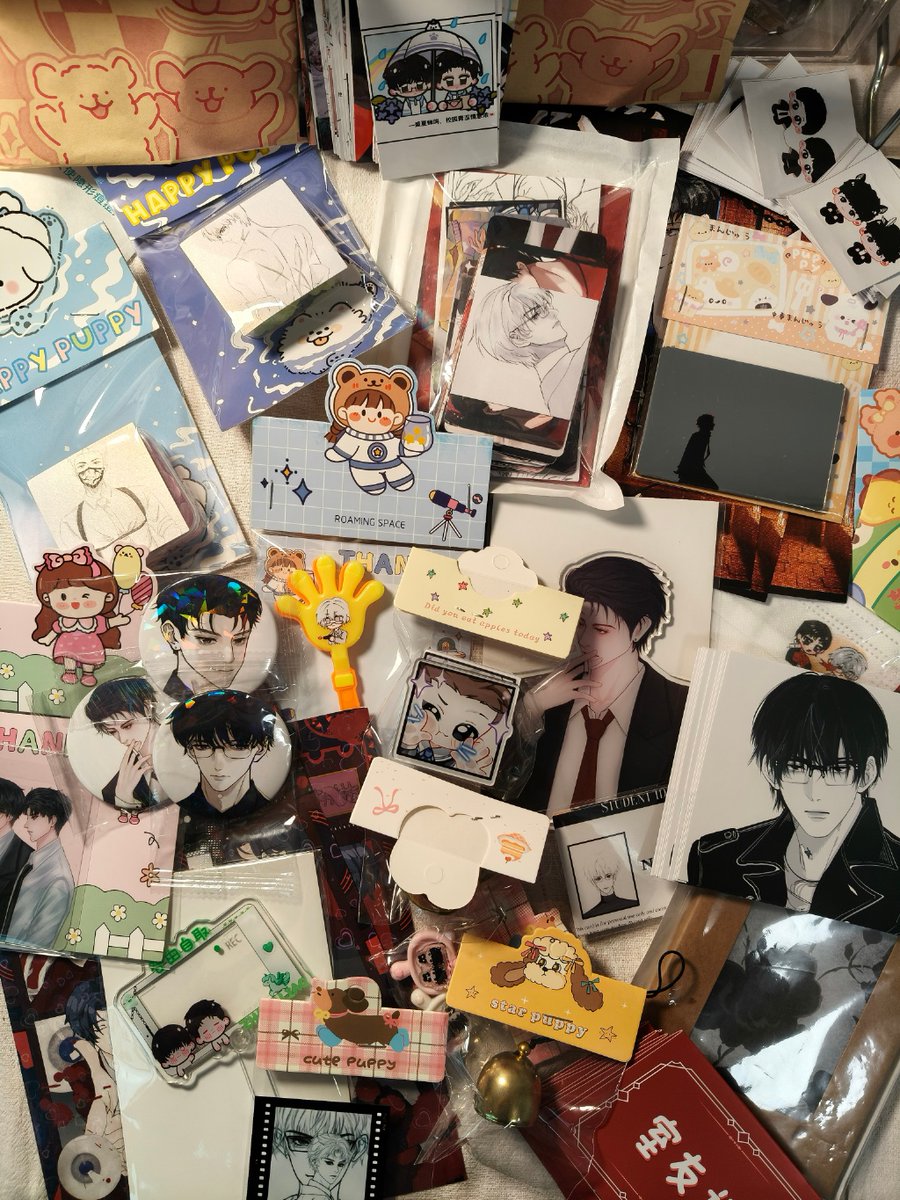 BudzLove's tweet image. "Sort old items: keep what sparks joy, donate what doesn’t—make space for new stories!  #DeclutterHappiness #OldToNew"