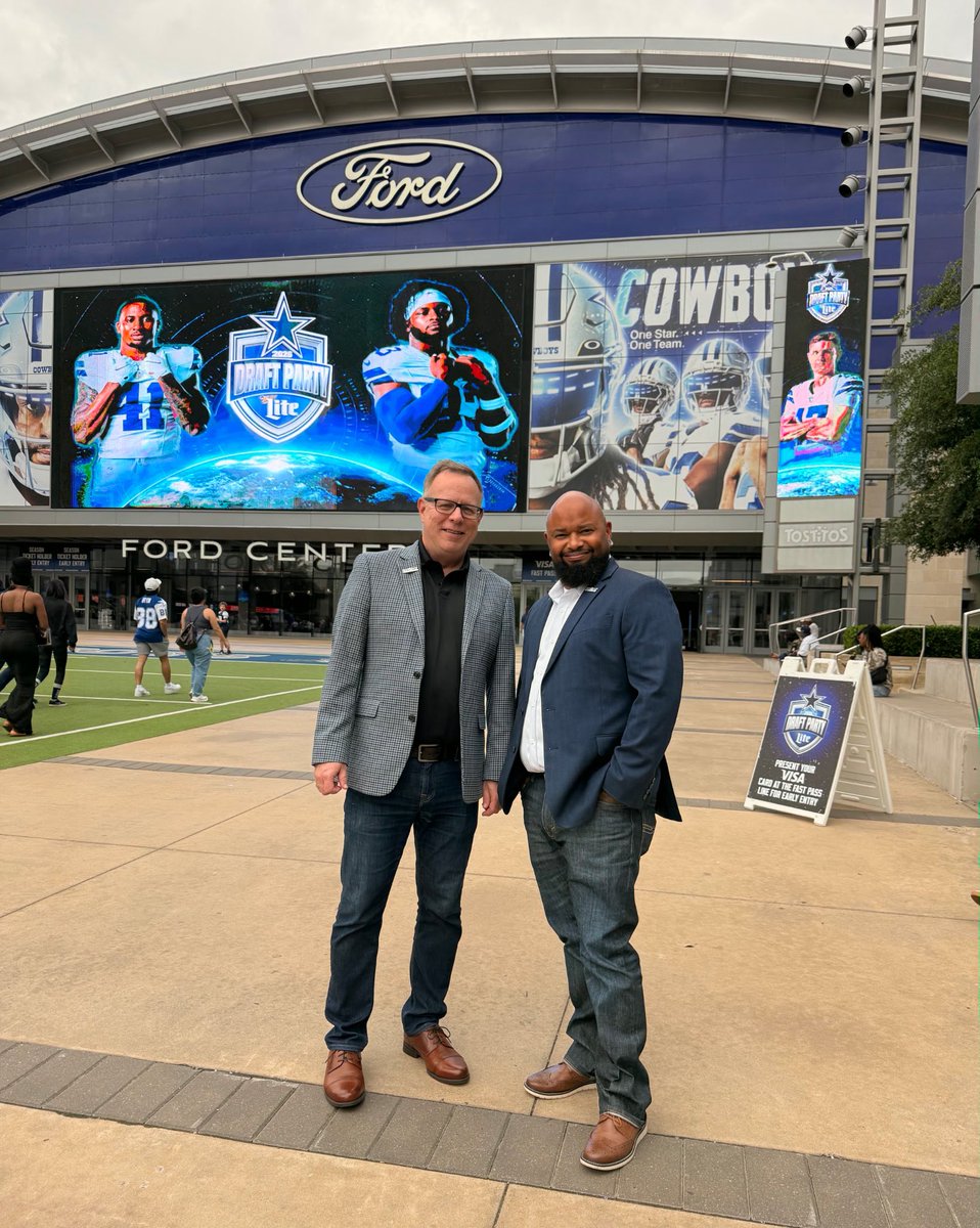 MarkLedlow's tweet photo. #ledlowsecuritygroup @NFL  @dallascowboys @NFLDraft party https://t.co/9A8Hlq9EEl