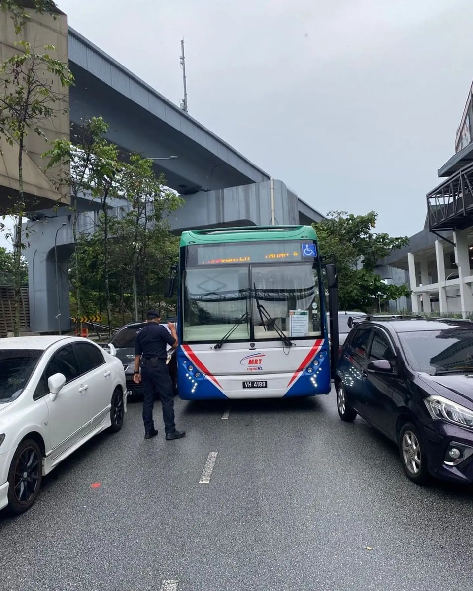 Natcromancer's tweet photo. This is just another way drivers are coddled in this country. Traffic rules are but mere suggestions for the car owner

Even bus stops are treated as parking spots!

People who park illegally should be fined &amp; have their vehicles clamped or towed away if it's obstructing traffic https://t.co/MiQRdWODsy