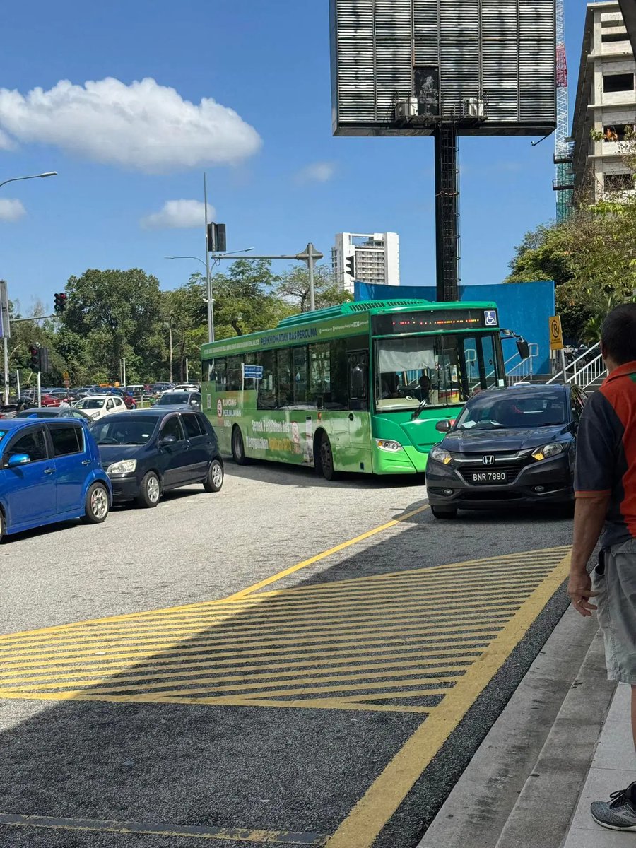 Natcromancer's tweet photo. This is just another way drivers are coddled in this country. Traffic rules are but mere suggestions for the car owner

Even bus stops are treated as parking spots!

People who park illegally should be fined &amp; have their vehicles clamped or towed away if it's obstructing traffic https://t.co/MiQRdWODsy