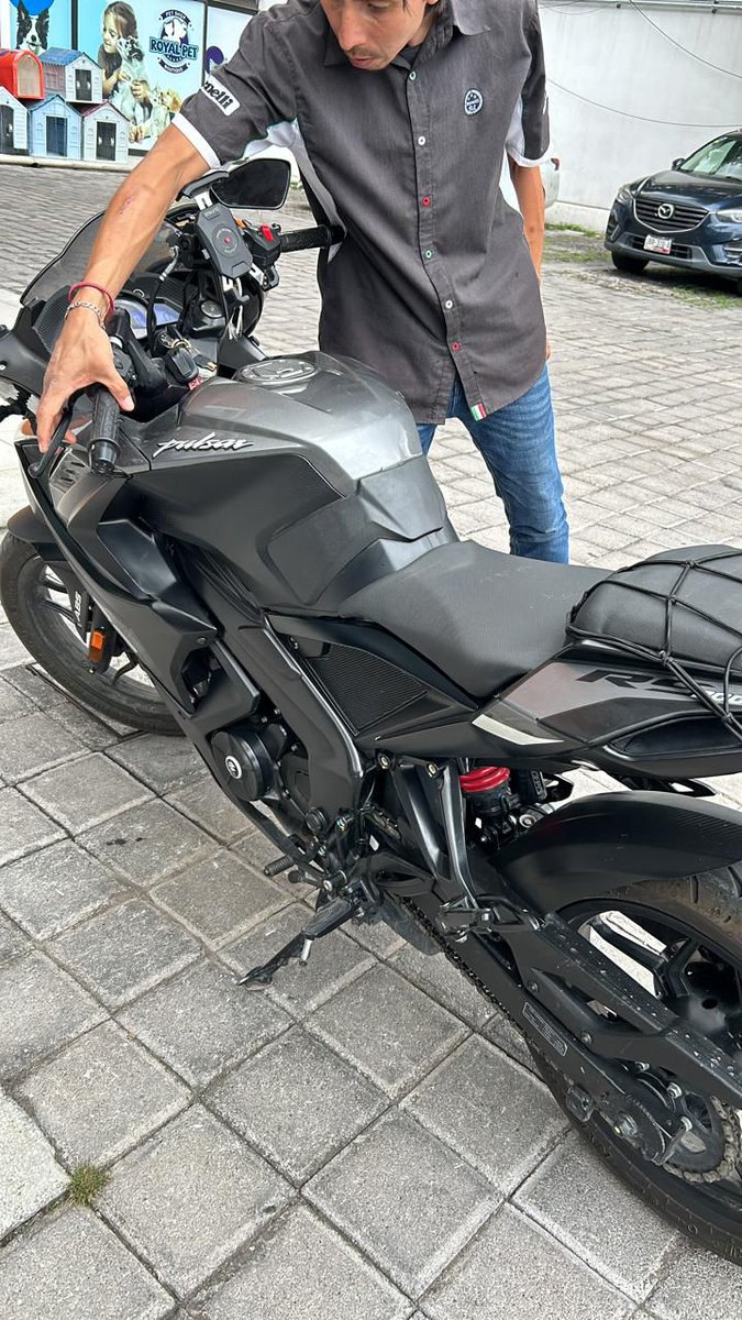 MCNoticiasPue's tweet photo. 🚨 Robo de motocicleta en Puebla 🏍️

Se solicita apoyo para difundir la búsqueda de una moto robada:
🔹 Marca: Bajaj
🔹 Modelo: Pulsar RS200
🔹 Año: 2023
🔹 Color: gris
🔹 Placas: 38TNS1

📍 Última vez vista en la zona de Soriana Torrecillas, entre 7:30 y 9:25 pm. https://t.co/XGHQI8PN4O