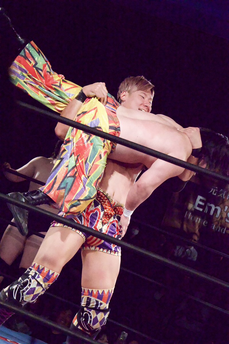 suama___09's tweet image. 柄👑🆚柄😎

さすが、新宿だなあって

#ajpw