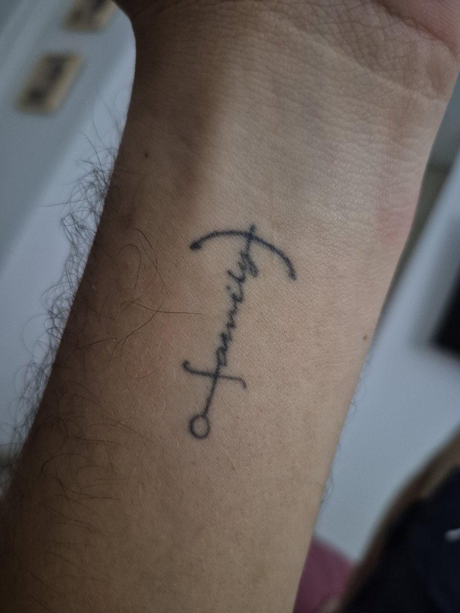 CesarDGF's tweet photo. De todas las  ocupaciones que tenia mi abuelo , una de ellas era marinero. Llegaba a los puertos alrededor del mundo coleccionando monedas y recuerdos . 

Era un hombre con el objetivo claro; y yo trato de imitar esa sabiduría de pocas palabras pero muchas acciones. https://t.co/3sgJwiXaKz