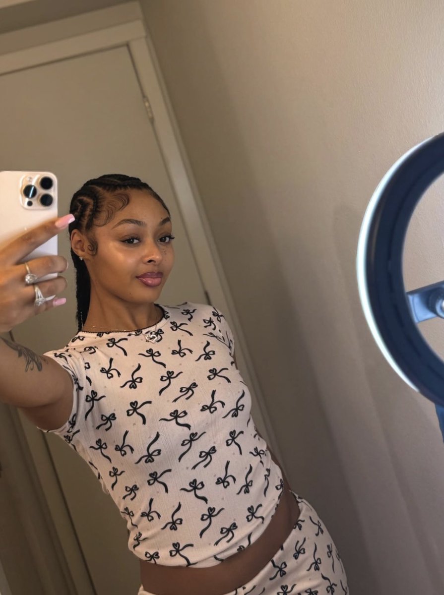 GoddesAri11's tweet image. I love the sound of a sissy hitting send💦💦💅🏻💅🏻💞💞✨

#bluesky #findom #femdom #walletdrain #powercontrol #domination #cbt #finsub #sissysub #facetime #cei #tribute #tasks #ebony