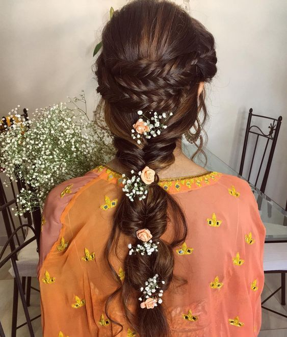 🌍💫 6 Gajra styles—timeless floral beauty for plaits. 👉 Discover more: buff.ly/c52SIZK

#HairStyleGoals #StyleCare #FlowerTips #Threads #WeRIndia