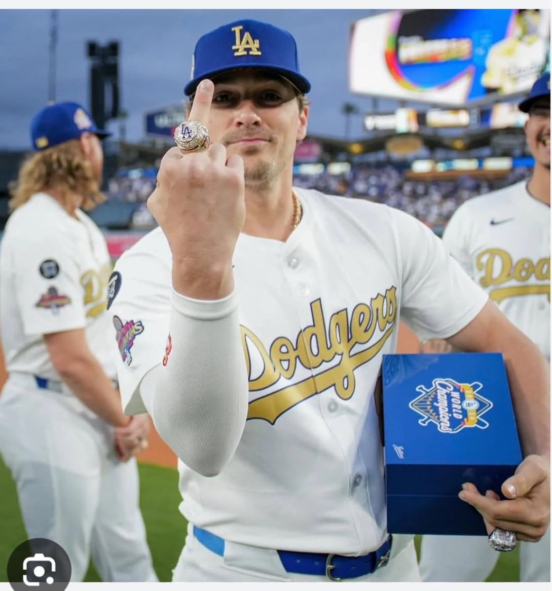 Miles_Ahead46 tweet media