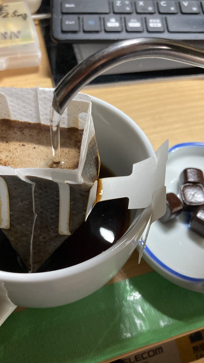 minapon0136's tweet image. 来週クエ報酬ダウンでハズレ😭

インセンティブも来ないし不公平感すごい…😅

でも嘆いても始まらない！

こんな時こそクンバハカで感情を切り離す訓練。

コーヒーとチョコでブーストして夕方も地道に走ります！🚴‍♂️☕️ 

#UberEats #パパライダー #不屈