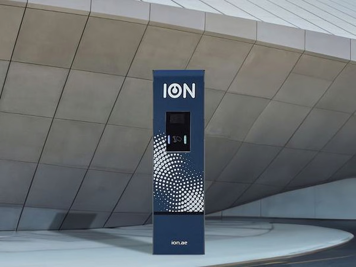 ArifPateldubai3's tweet image. Sharjah’s Roads and Transport Authority (SRTA) has signed a strategic partnership with ION to establish a wide network of electric vehicle (EV) charging stations across the emirate, in a move to strengthen green mobility infrastructure.
 #sharjah #ion #evchargers