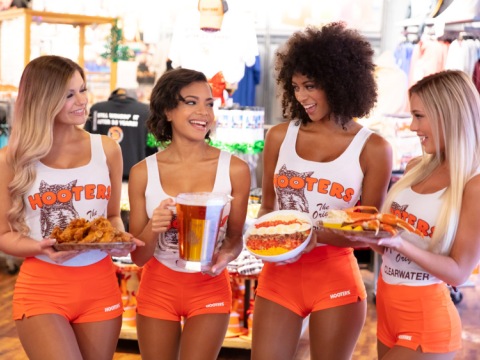eVisitorGuide's tweet image. .@originalhooters in Chicago's River North is your place for wings, burgers, shrimp &amp;amp; an awesome beer selection! Relax w/friends or catch the games. Great #HappyHour too! evisitorguide.com/chicago/brochu…

#Chicago #travel #sightseeing #lunch #bars #nightlife @Hooters