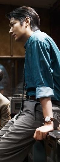 OMG...The most handsome Reporter Yeong-il is here...masculine charisma and hotness explosion😍❤️‍🔥 Can't wait to see him bringing the passionate rookie reporter Yeong-il to life and witness his acting transformation🔥🔥
New still of #TheAssassins❤️
#LeeMinHo