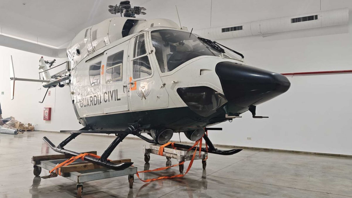 Web_AME's tweet image. La @guardiacivil cede uno de sus BK-117 del #SAER El HU.22-04/09-204 #Rota #helicoptero guardia civil. Con este serían dos los BK-117 que han pasado a mejor vida junto al de Logroño en el #PEFE del CAE.
aeronavesmilitaresespanolas.com/2025/12/30/hel…
🧐👇