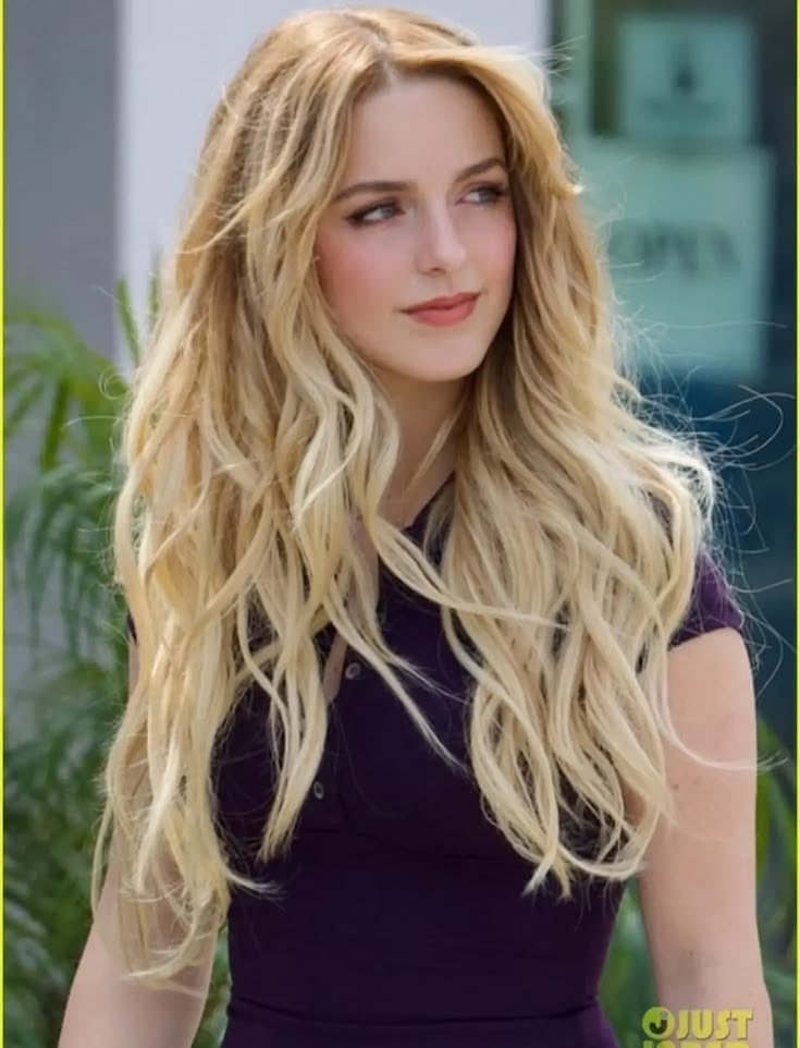 daily mckenna grace ᢉ𐭩 tweet media