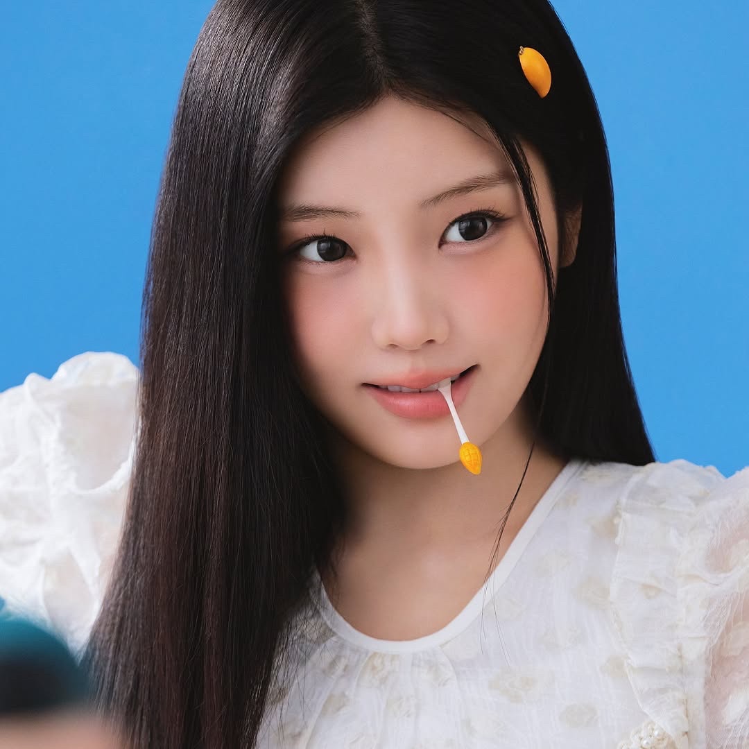 kfashion_now's tweet photo. #DFNEXCLUSIVE ILLIT Wonhee BTS from the Mango Shoot 💛투썸플레이스 망고생과 만난 ILLIT 원희 비하인드 컷
@ILLIT_official @ILLIT_twt @TWOSOMEsays
#투썸플레이스 #망고생 #ILLIT #WONHEE
https://t.co/SpKX9sA3CJ https://t.co/JaBEHkqb5O