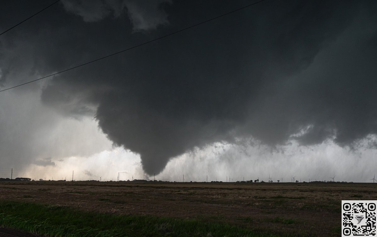 brianemfinger's tweet image. Nice storms and tornadoes in Northern Oklahoma today #okwx  #tornado