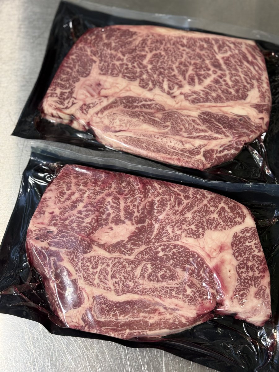 PursuitFarms's tweet image. anybody know the cut? the top one has the zabuton in it.
#beef #steak