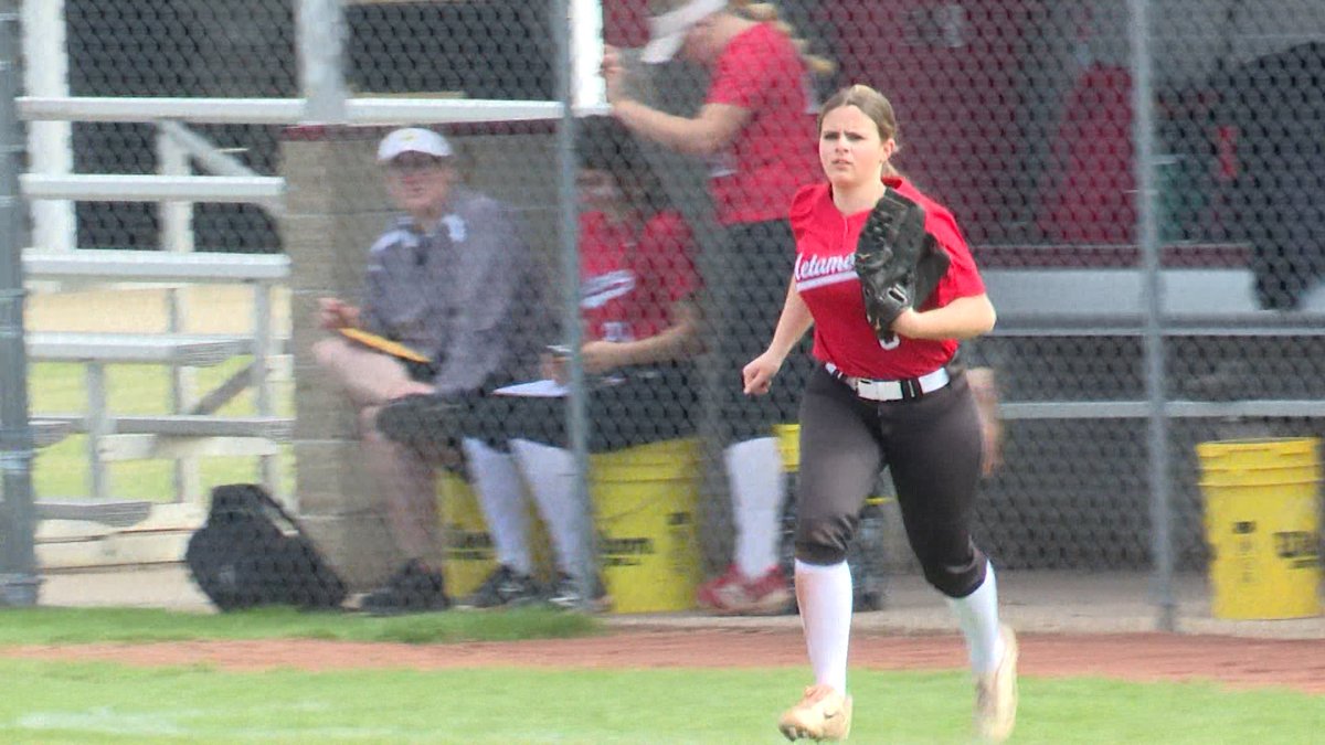 KurtPegler's tweet photo. Extra Effort: Senior Carra Craig makes a difference "behind the scenes" in Metamora

Story: https://t.co/jK1qD1YfmM https://t.co/C7BDlLTeDx