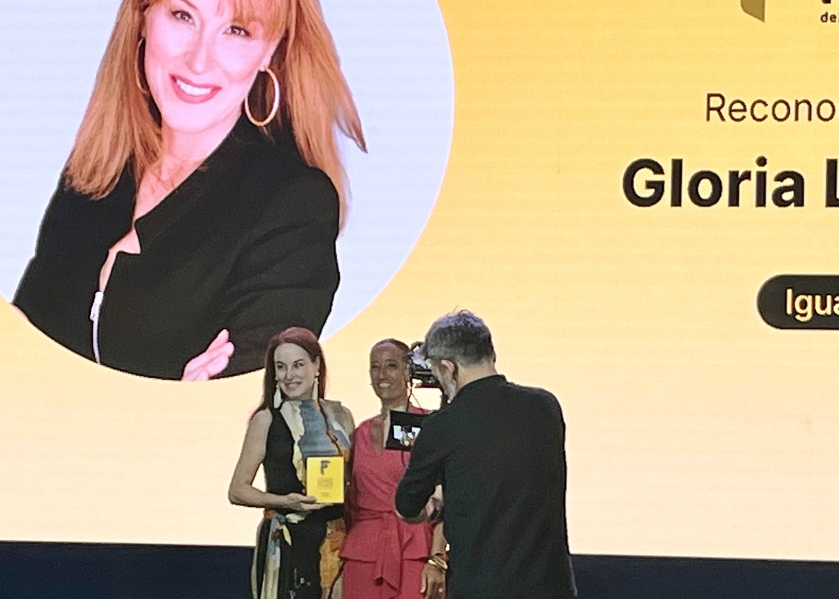 LomanaGloria's tweet image. GRACIAS a #SomosFanes del Bienestar Integral por el reconocimiento que me otorgan en #Igualdad por mi trabajo en @5050GL con #ChicasImparables

❤️ Bella causa a favor de la investigación y la #ELA de la @FundacionLuzon bajo la Presidencia de Honor de S.M. la Reina Letizia.