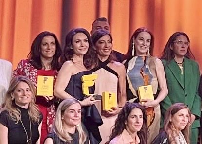 LomanaGloria's tweet image. GRACIAS a #SomosFanes del Bienestar Integral por el reconocimiento que me otorgan en #Igualdad por mi trabajo en @5050GL con #ChicasImparables

❤️ Bella causa a favor de la investigación y la #ELA de la @FundacionLuzon bajo la Presidencia de Honor de S.M. la Reina Letizia.