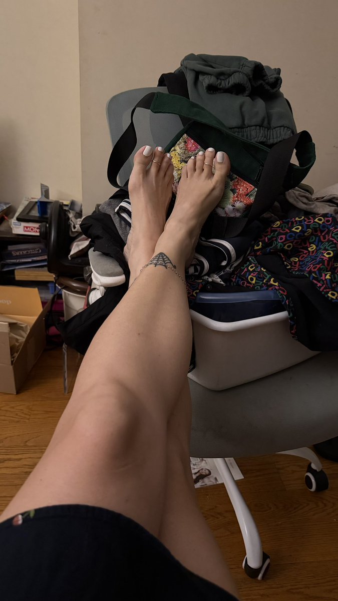 catprincessfeetnyc tweet media