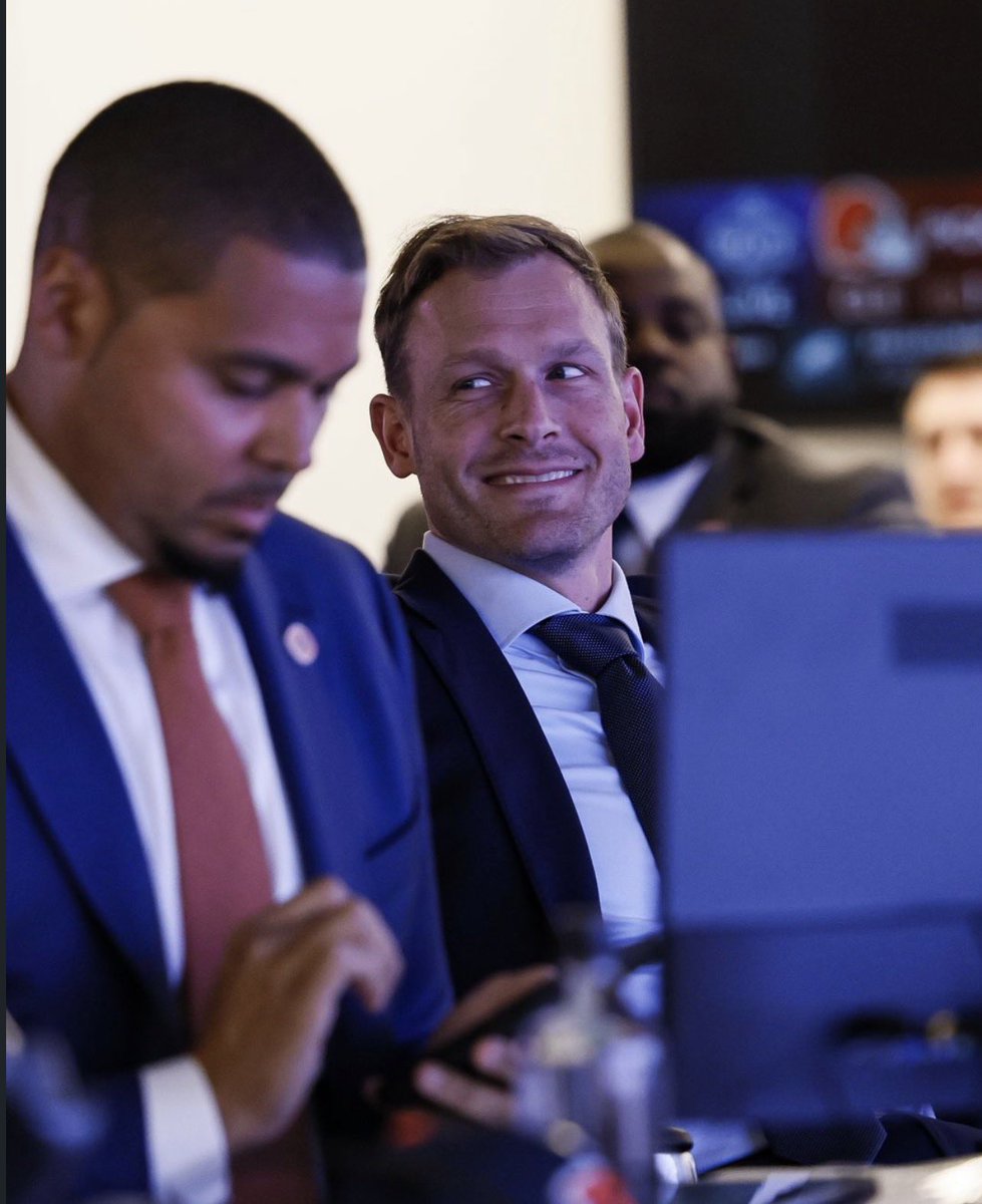 Ben Johnson’s reaction to drafting Dillon Thieneman 😂

He knows the Bears just landed a stud.