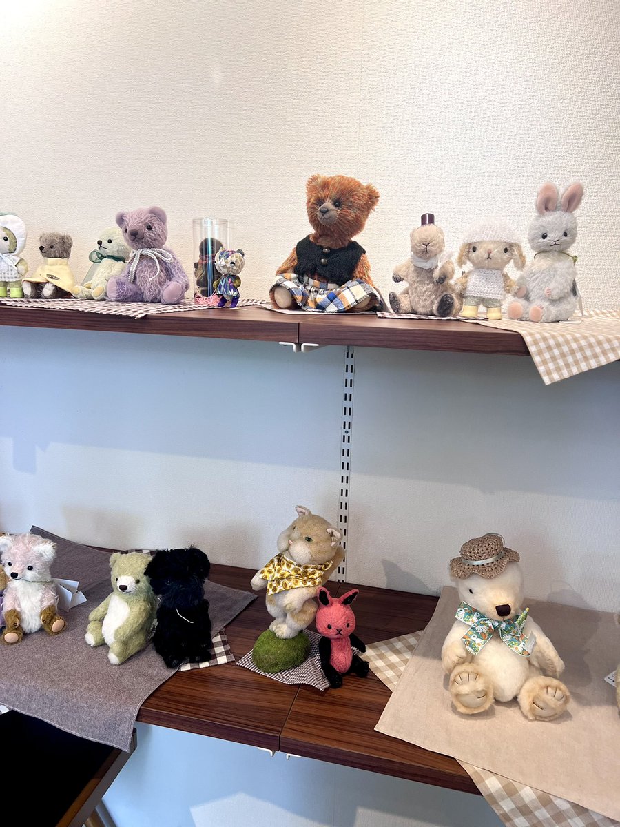 gallery_miwa's tweet photo. 本日初日です！
「くま屋さん倶楽部展 vol.12」
2026年4月24日(金)〜26日(日)
12:00〜18:00

可愛い個性豊かなくまさん達に会いに来てください🧸💕
今年のテーマは「はな」
@kumayasan_club 

#テディベア
#くま屋さん倶楽部展 https://t.co/LwuaC3Qlgo