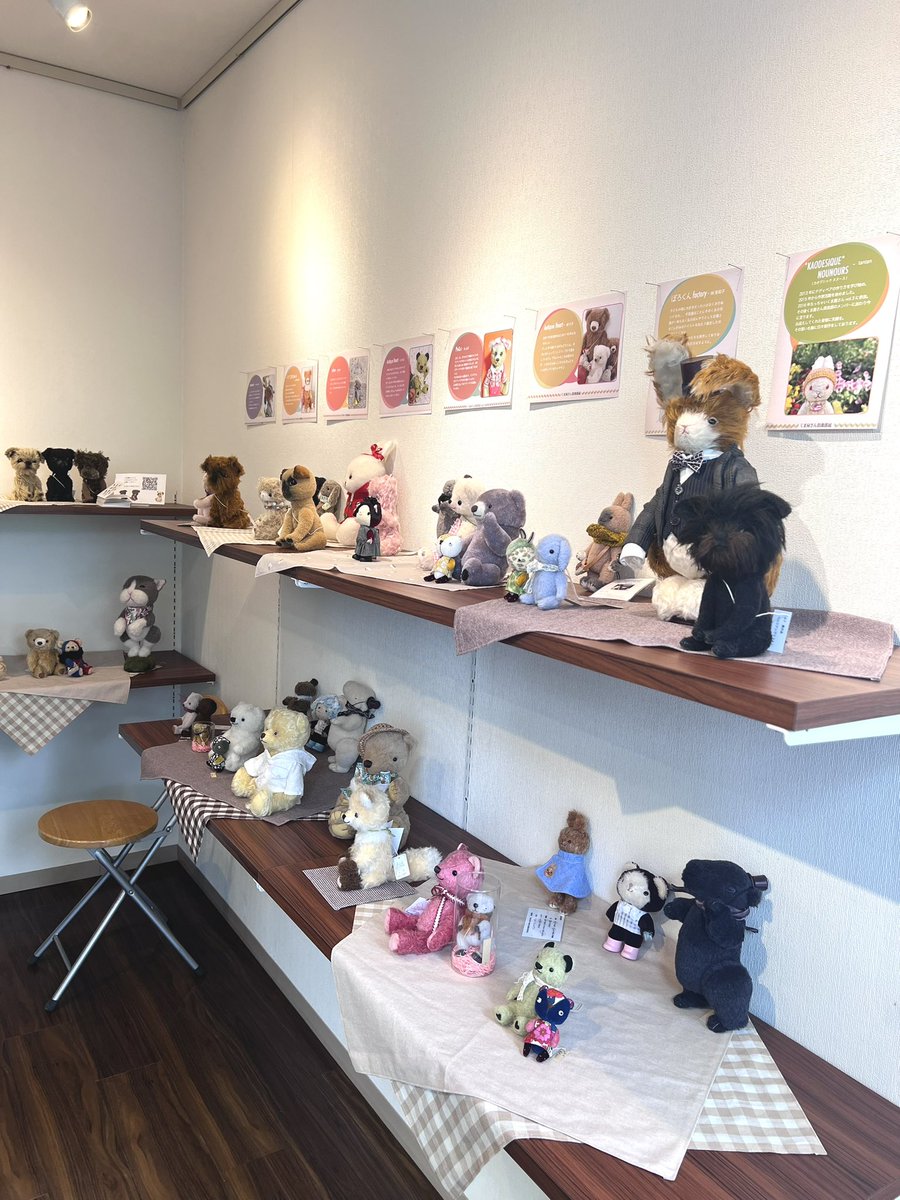 gallery_miwa's tweet photo. 本日初日です！
「くま屋さん倶楽部展 vol.12」
2026年4月24日(金)〜26日(日)
12:00〜18:00

可愛い個性豊かなくまさん達に会いに来てください🧸💕
今年のテーマは「はな」
@kumayasan_club 

#テディベア
#くま屋さん倶楽部展 https://t.co/LwuaC3Qlgo