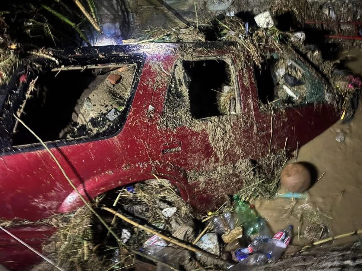 ContraProMx's tweet image. 🚨🚨😱😱 Por las lluvias en la capital de #Oaxaca, se registro la #muerte de una persona, a quién el agua y lodo lo arrastró con su vehículo, a la altura de la colonia Del Maestro, cerca de la Universidad del Golfo 🚗 🚗🙏🏽🙏🏽
