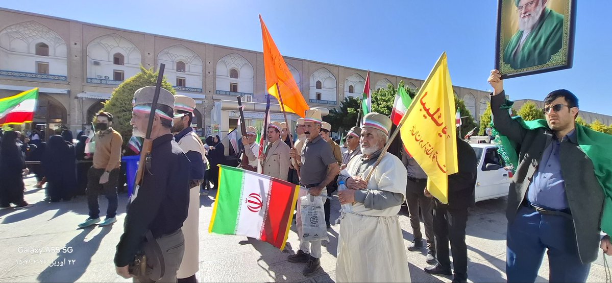 آری با غیور لُرهای سرزمینمان ایران که هیچ هراسی بر دل زنان نیست و در عوض لرزه بر تن دشمن همیشه هست