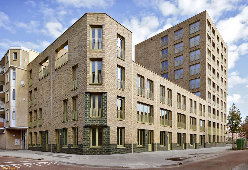 DiariesArchi's tweet image. Architecture | De Hartenrust Residential Building | Van Bergen Kolpa Architects

Photo Credits: Filip Dujardin

To get featured, Tags #ArchiDiaries

#Architecture #Housing #VanBergenKolpaArchitects #Rotterdam #Netherlands #FilipDujardinphotography

archidiaries.com/projects/de-ha…