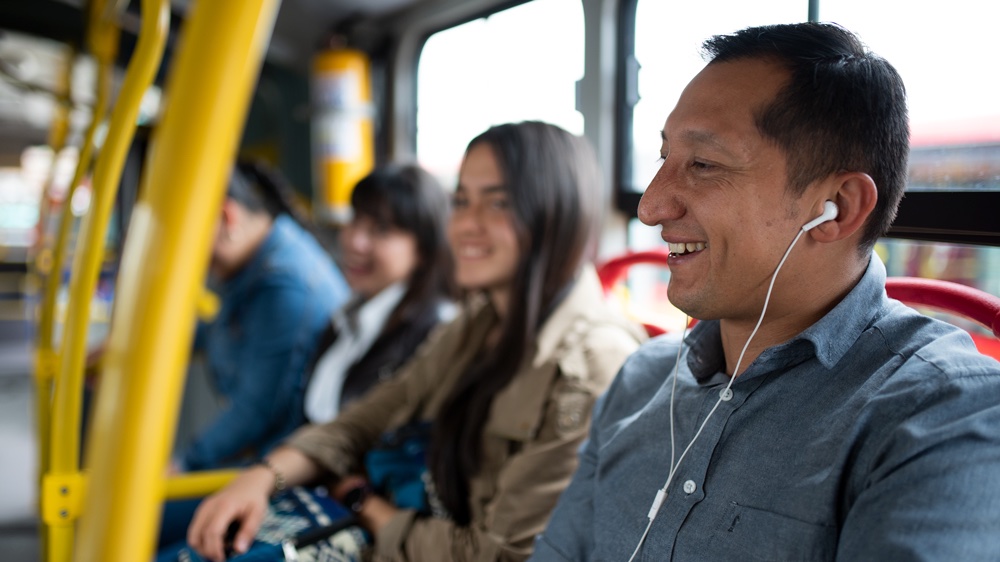 TransMilenio's tweet photo. 4:00 a. m. ⏰
Arranca el viernes en Bogotá 🌆
Desde #TransMi te acompañamos en cada trayecto. Planifica tu viaje y comienza el día bien preparado. 🚌💛 https://t.co/u4egJea968