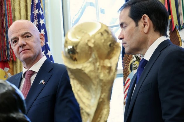 Mumii_raze's tweet image. Marco Rubio said the U.S. has no issue with Iranian players joining the 2026 FIFA World Cup, but anyone linked to the Islamic Revolutionary Guard Corps will be barred from entry.

#Israël #FIFAWorldCup #USIran #WarNews