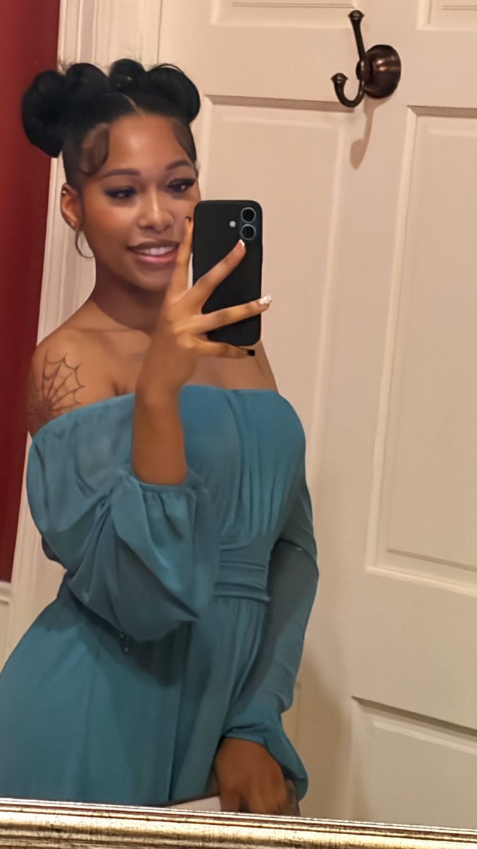 ari janea tweet media